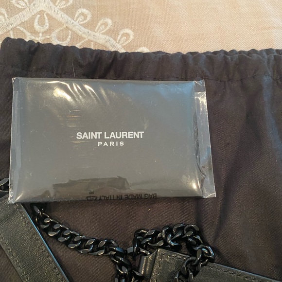 Signature Style Saint Yves Laurent Loulou YSL black on black bag. - Picture 11 of 13